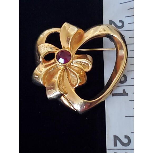 Avon Heart Pin & Bow July Birthstone Gold Tone Ruby Rhinestone Vintage Signed - Picture 5 of 7